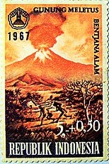 Gunung Meletus éruption